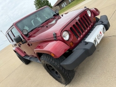 Used 2013  Jeep Wrangler Unlimited 4d Convertible Sahara at Rooster Auto Sales near Vinton&comma; IA