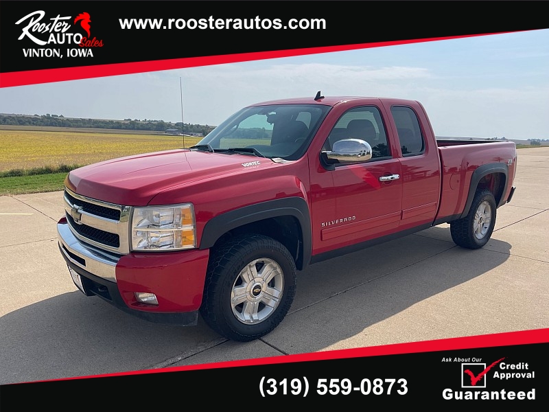 Used 2011  Chevrolet Silverado 1500 4WD Ext Cab LT at Rooster Auto Sales near Vinton, IA