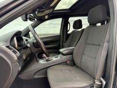 Used 2019  Jeep Grand Cherokee 4d SUV 4WD Laredo Upland at Rooster Auto Sales near Vinton&comma; IA