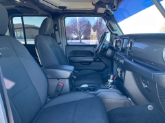 Used 2018  Jeep Wrangler Unlimited 4d SUV 4WD Sahara at Rooster Auto Sales near Vinton&comma; IA