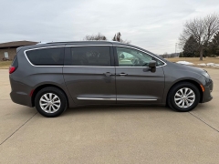 Used 2018  Chrysler Pacifica 4d Wagon Touring L Plus at Rooster Auto Sales near Vinton&comma; IA