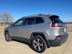 Used 2019  Jeep Cherokee 4d SUV 4WD Limited 3&period;2L at Rooster Auto Sales near Vinton&comma; IA