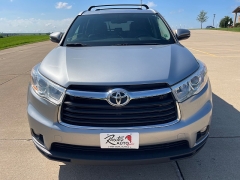 Used 2014 Toyota Highlander 4d SUV AWD XLE at Rooster Auto Sales near Vinton, IA