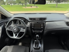 Used 2017  Nissan Rogue 4d SUV AWD S at Rooster Auto Sales near Vinton&comma; IA