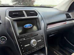 Used 2017  Ford Explorer 4d SUV 4WD Platinum at Rooster Auto Sales near Vinton&comma; IA