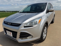 Used 2015  Ford Escape 4d SUV 4WD SE at Rooster Auto Sales near Vinton&comma; IA