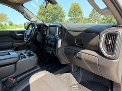 Used 2021  Chevrolet Silverado 1500 4WD Crew Cab 147" LT at Rooster Auto Sales near Vinton&comma; IA