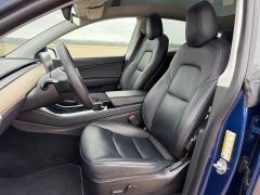 Used 2021  Tesla Model Y Long Range AWD at Rooster Auto Sales near Vinton&comma; IA