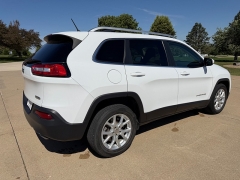 Used 2015  Jeep Cherokee 4d SUV FWD Latitude V6 at Rooster Auto Sales near Vinton&comma; IA