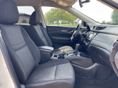 Used 2018 Nissan Rogue 4d SUV AWD SV at Rooster Auto Sales near Vinton, IA