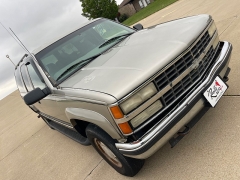 Used 1999 GMC Suburban 1500 SUV 4WD SLT at Rooster Auto Sales near Vinton, IA