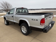 Used 2001  Dodge Dakota 4WD Reg Cab Sport at Rooster Auto Sales near Vinton&comma; IA