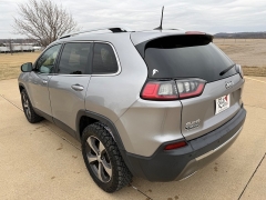 Used 2019  Jeep Cherokee 4d SUV 4WD Limited 3&period;2L at Rooster Auto Sales near Vinton&comma; IA