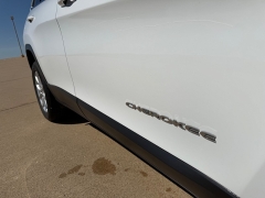 Used 2015  Jeep Cherokee 4d SUV FWD Latitude V6 at Rooster Auto Sales near Vinton&comma; IA