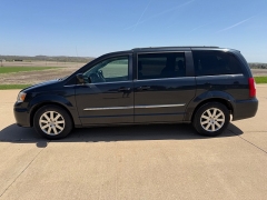 Used 2013  Chrysler Town & Country 4d Wagon Touring at Rooster Auto Sales near Vinton&comma; IA