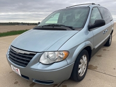 Used 2005 Chrysler Town & Country 4d Wagon Touring at Rooster Auto Sales near Vinton, IA