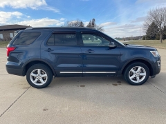 Used 2017  Ford Explorer 4d SUV 4WD XLT at Rooster Auto Sales near Vinton&comma; IA