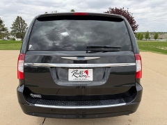 Used 2016  Chrysler Town & Country 4d Wagon Touring L at Rooster Auto Sales near Vinton&comma; IA