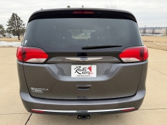 Used 2018  Chrysler Pacifica 4d Wagon Touring L Plus at Rooster Auto Sales near Vinton&comma; IA