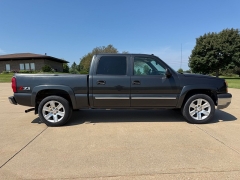 Used 2005  Chevrolet Silverado 1500 4WD Crew Cab LS at Rooster Auto Sales near Vinton&comma; IA