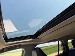 Used 2022  Toyota Highlander Hybrid XLE AWD at Rooster Auto Sales near Vinton&comma; IA
