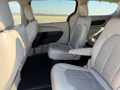 Used 2021  Chrysler Pacifica Touring L FWD at Rooster Auto Sales near Vinton&comma; IA