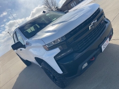 Used 2020  Chevrolet Silverado 1500 4WD Crew Cab LT Trail Boss at Rooster Auto Sales near Vinton&comma; IA