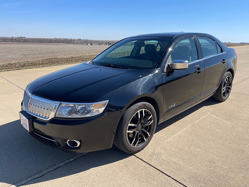 Used 2008  Lincoln MKZ 4d Sedan AWD at Rooster Auto Sales near Vinton, IA
