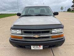 Used 2002 Chevrolet S10 Pickup 4WD Ext Cab at Rooster Auto Sales near Vinton, IA