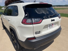 Used 2019 Jeep Cherokee 4d SUV 4WD Latitude Plus 3.2L at Rooster Auto Sales near Vinton, IA