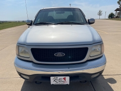 Used 2001 Ford F-150 4WD SuperCrew XLT at Rooster Auto Sales near Vinton, IA