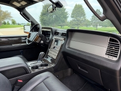 Used 2010  Lincoln Navigator L 4d SUV 4WD Elite at Rooster Auto Sales near Vinton&comma; IA