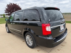 Used 2016  Chrysler Town & Country 4d Wagon Touring L at Rooster Auto Sales near Vinton&comma; IA