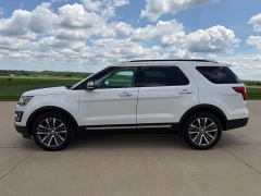 Used 2017  Ford Explorer 4d SUV 4WD Platinum at Rooster Auto Sales near Vinton&comma; IA