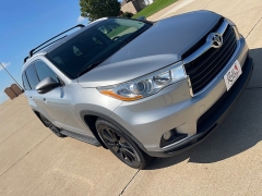 Used 2014 Toyota Highlander 4d SUV AWD XLE at Rooster Auto Sales near Vinton, IA