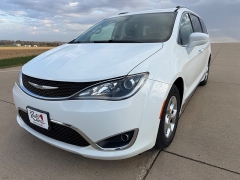 Used 2017  Chrysler Pacifica 4d Wagon Touring-L Plus at Rooster Auto Sales near Vinton&comma; IA