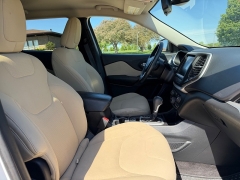 Used 2015  Jeep Cherokee 4d SUV FWD Latitude V6 at Rooster Auto Sales near Vinton&comma; IA