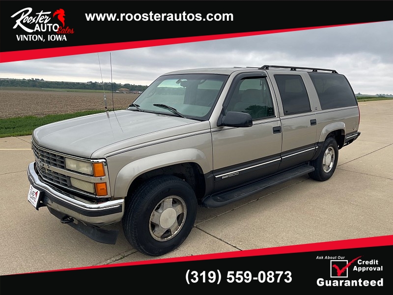 Used 1999  GMC Suburban 1500 SUV 4WD SLT at Rooster Auto Sales near Vinton, IA
