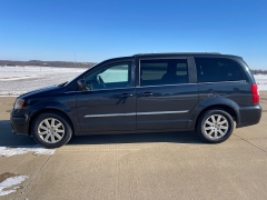 Used 2013  Chrysler Town & Country 4d Wagon Touring at Rooster Auto Sales near Vinton&comma; IA