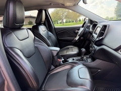 Used 2019  Jeep Cherokee 4d SUV 4WD Latitude Plus Altitude 2&period;4L at Rooster Auto Sales near Vinton&comma; IA