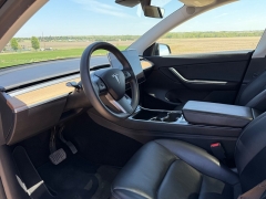 Used 2021  Tesla Model Y Long Range AWD at Rooster Auto Sales near Vinton&comma; IA
