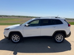 Used 2015  Jeep Cherokee 4d SUV FWD Latitude V6 at Rooster Auto Sales near Vinton&comma; IA