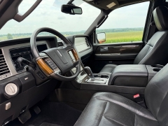 Used 2010  Lincoln Navigator L 4d SUV 4WD Elite at Rooster Auto Sales near Vinton&comma; IA
