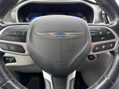 Used 2021  Chrysler Pacifica Touring L FWD at Rooster Auto Sales near Vinton&comma; IA