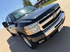 Used 2009  Chevrolet Silverado 1500 4WD Crew Cab LT at Rooster Auto Sales near Vinton&comma; IA