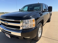 Used 2009  Chevrolet Silverado 1500 4WD Crew Cab LT at Rooster Auto Sales near Vinton&comma; IA