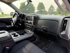 Used 2015  Chevrolet Silverado 1500 4WD Crew Cab LT Z71 at Rooster Auto Sales near Vinton&comma; IA