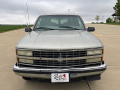 Used 1999 GMC Suburban 1500 SUV 4WD SLT at Rooster Auto Sales near Vinton, IA