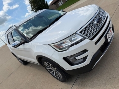 Used 2017  Ford Explorer 4d SUV 4WD Platinum at Rooster Auto Sales near Vinton&comma; IA