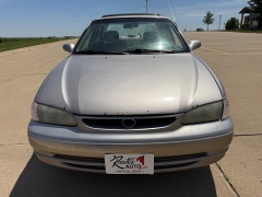 Used 1998  Toyota Corolla 4d Sedan LE AT at Rooster Auto Sales near Vinton&comma; IA